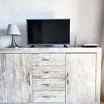 Skol 427 Spacious 1 Bedroom Apartment With Sea Views