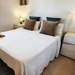 Skol 427 Spacious 1 Bedroom Apartment With Sea Views