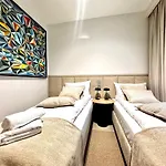 Salvador Center Premium