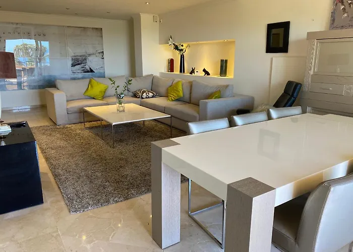 Luxury Apartment Elviria Hills