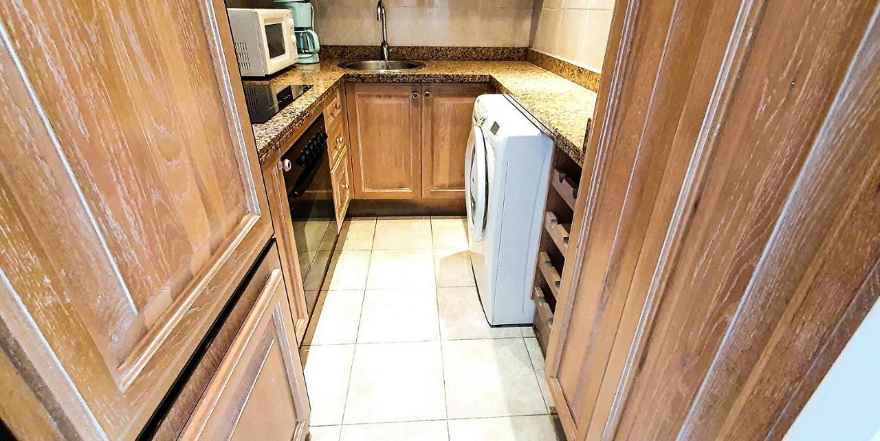 Skol 233. Wonderful Two Bedroom In Center. Apartamento