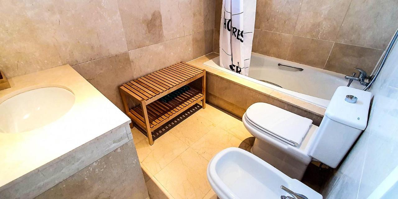 Skol 233. Wonderful Two Bedroom In Center. Apartamento
