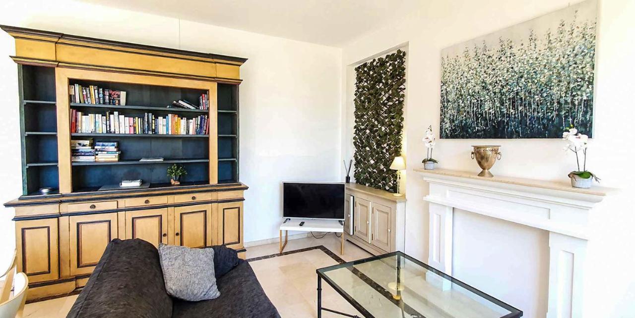 Skol 233. Wonderful Two Bedroom In Center. Apartamento