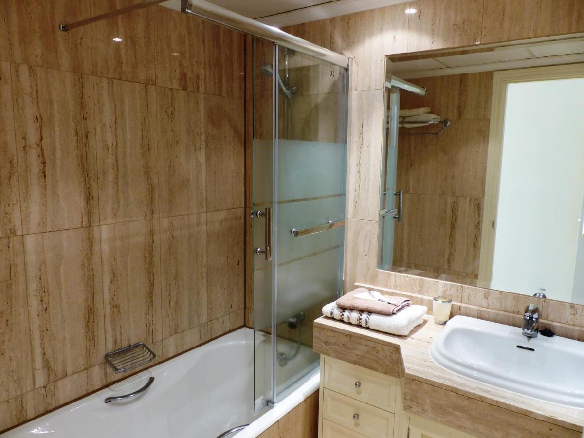 New Listing - Luxury 2 Bedroom Apartment, Immaculate Condition, In Elviria Near Apartment *