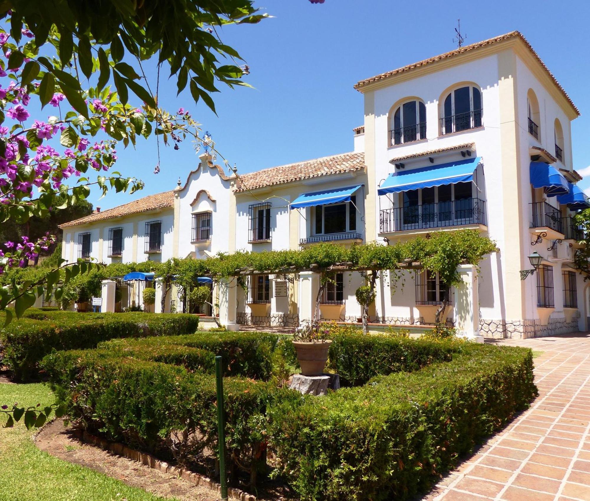 New Listing - Luxury 2 Bedroom Apartment, Immaculate Condition, In Elviria Near