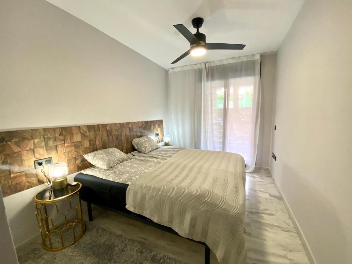 Golden Mile 2-bedroom Apartment *