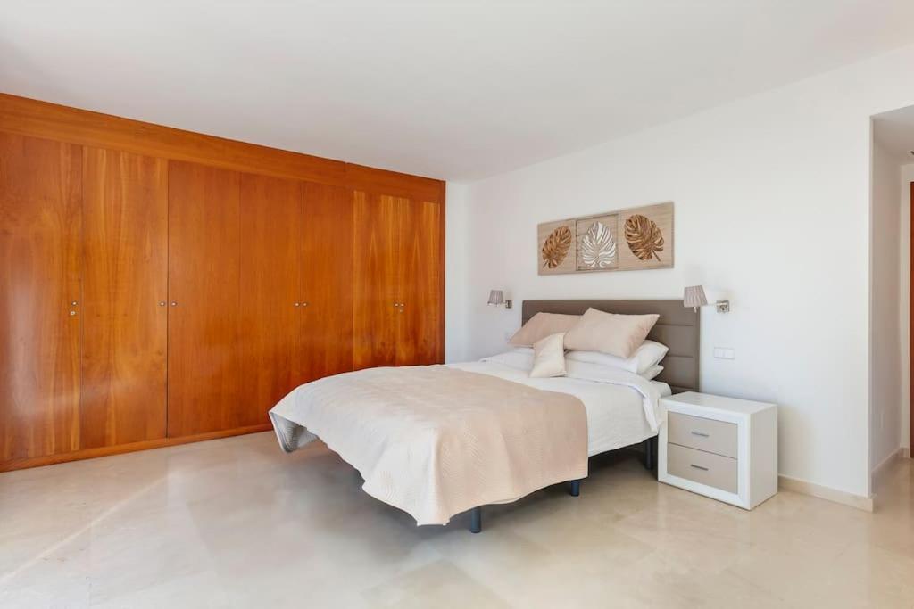 Luxury 6 Bedroom Villa, Villa Marbella
