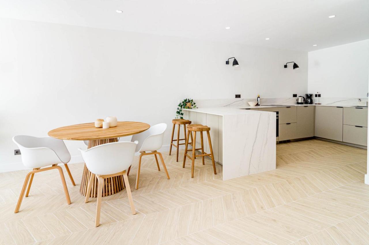 Vakantiehuis Fully Renovated Scandinavian Style 2 Bed In The Heart Of Puerto Banus Marbella