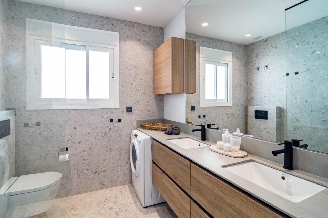 Fully Renovated Scandinavian Style 2 Bed In The Heart Of Puerto Banus Vakantiehuis Marbella