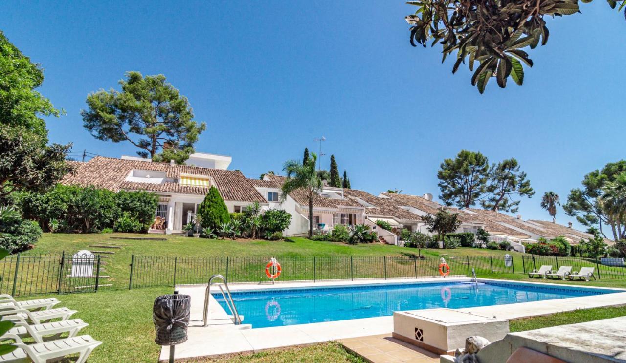 Fully Renovated Scandinavian Style 2 Bed In The Heart Of Puerto Banus Vakantiehuis