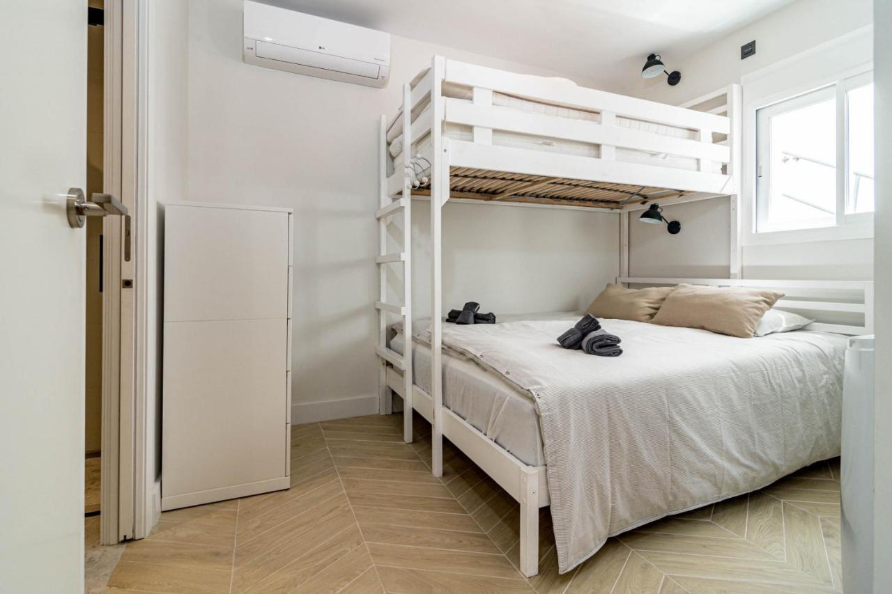 Fully Renovated Scandinavian Style 2 Bed In The Heart Of Puerto Banus Vakantiehuis *