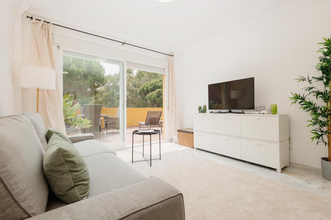 Apartment, Close To Beaches, Restaurants And Supermarkets, In Urb. Park Beach, Elviria Apartamento Marbella