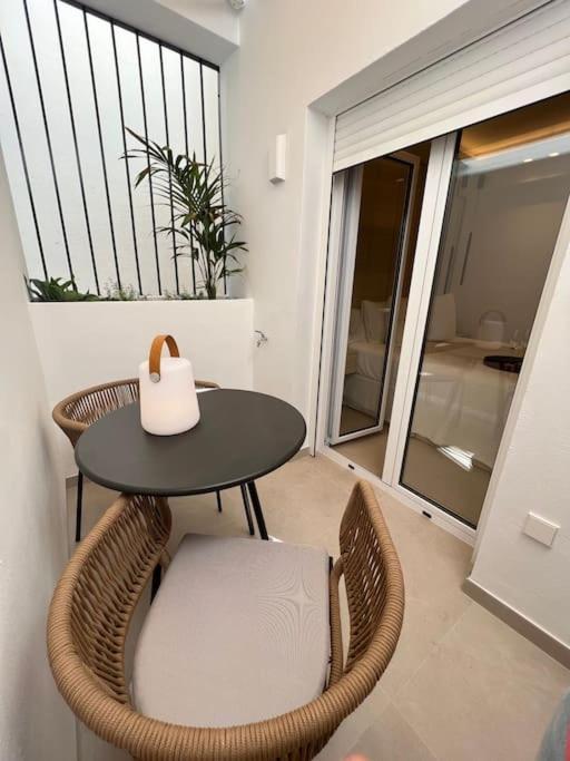 Deluxe Old Town Apartment *