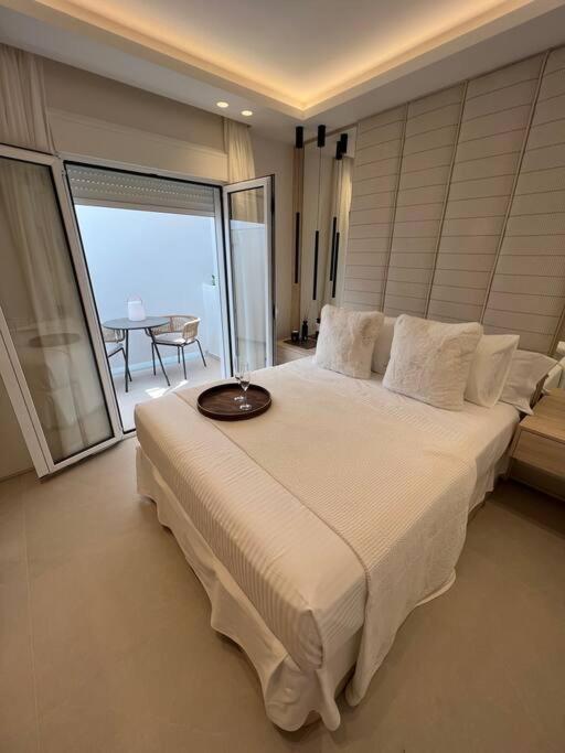 Deluxe Old Town Apartment *