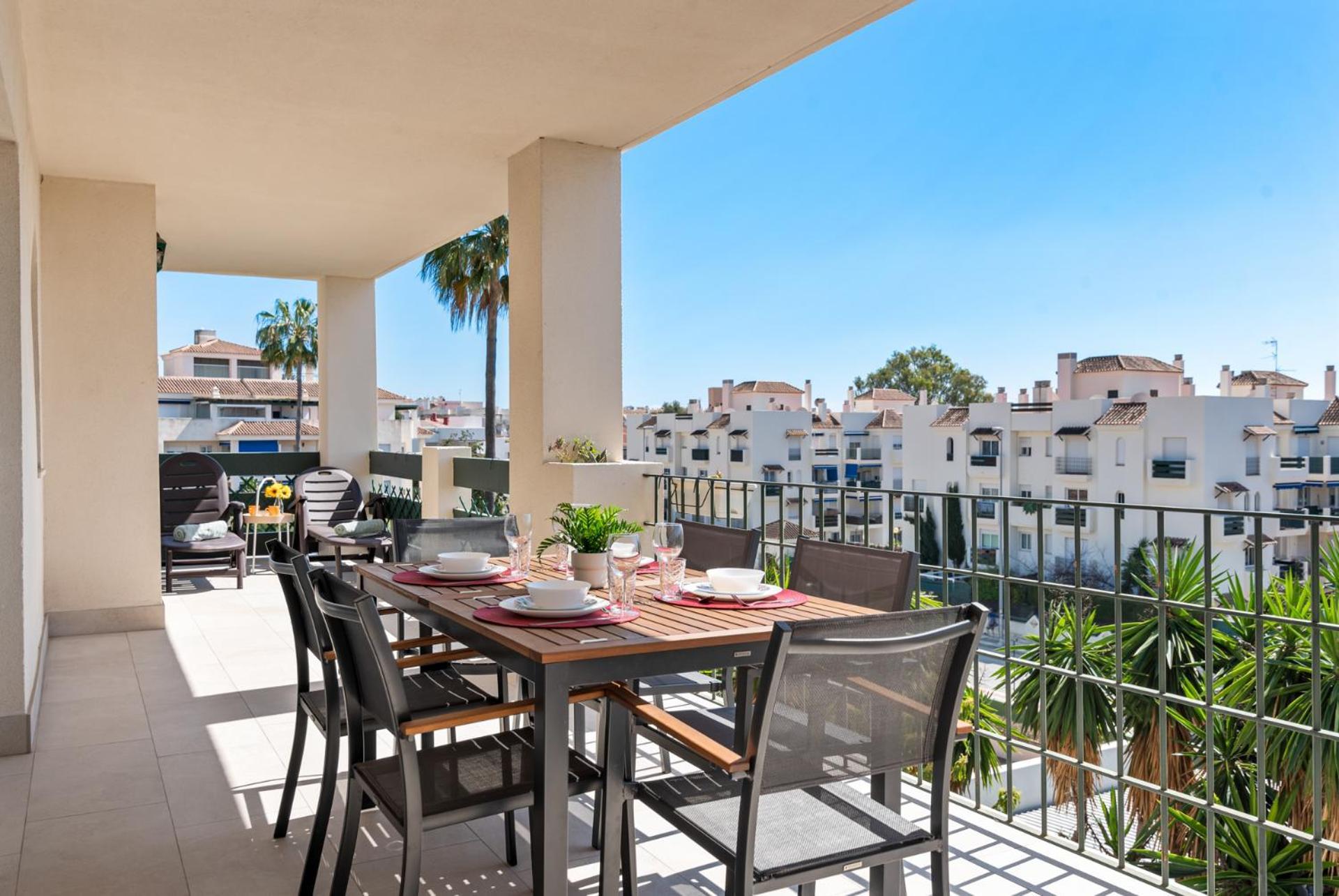 Lovely 2-bed 10 Mins Walk From Puerto Banus *