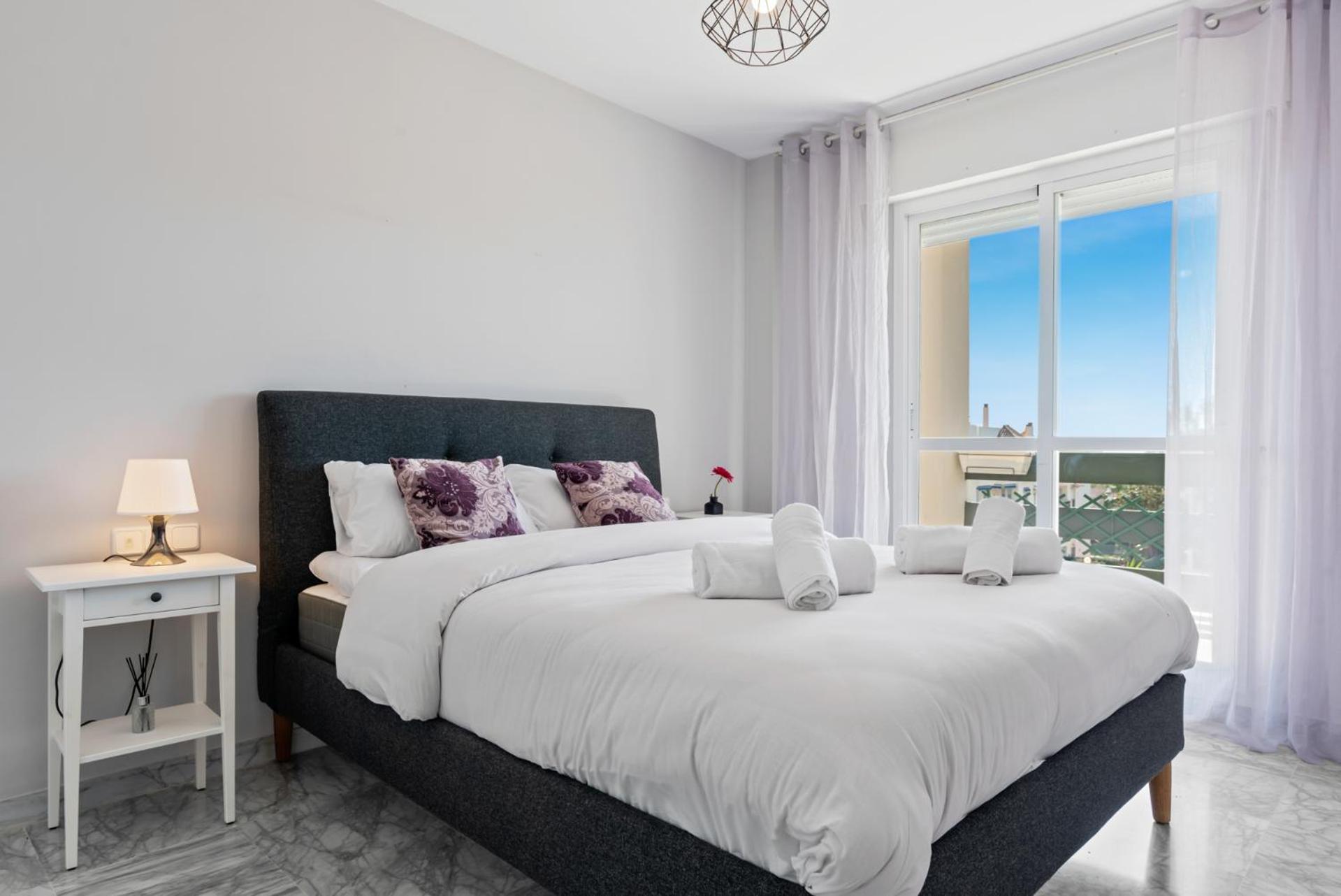 Lovely 2-bed 10 Mins Walk From Puerto Banus