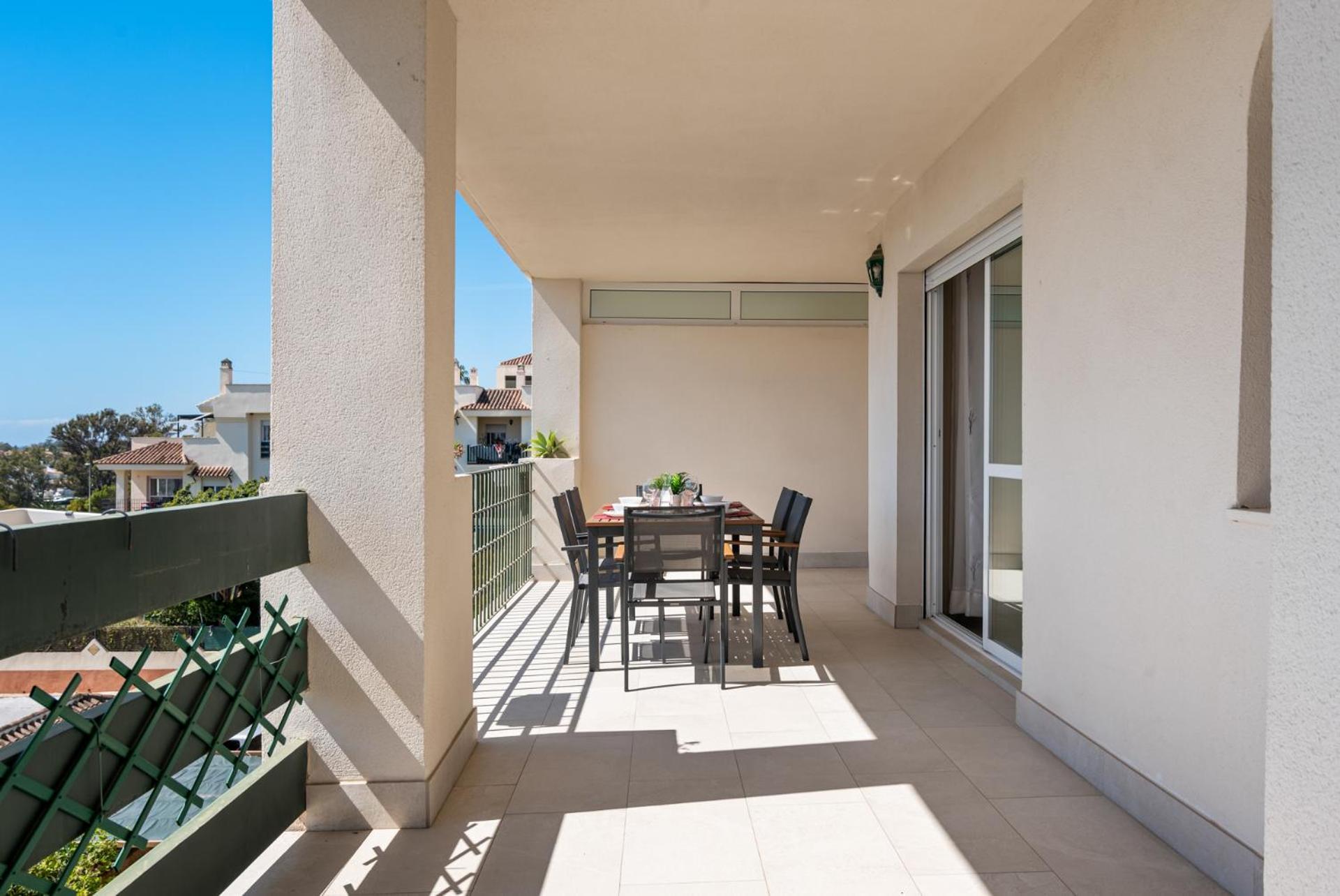 Lovely 2-bed 10 Mins Walk From Puerto Banus