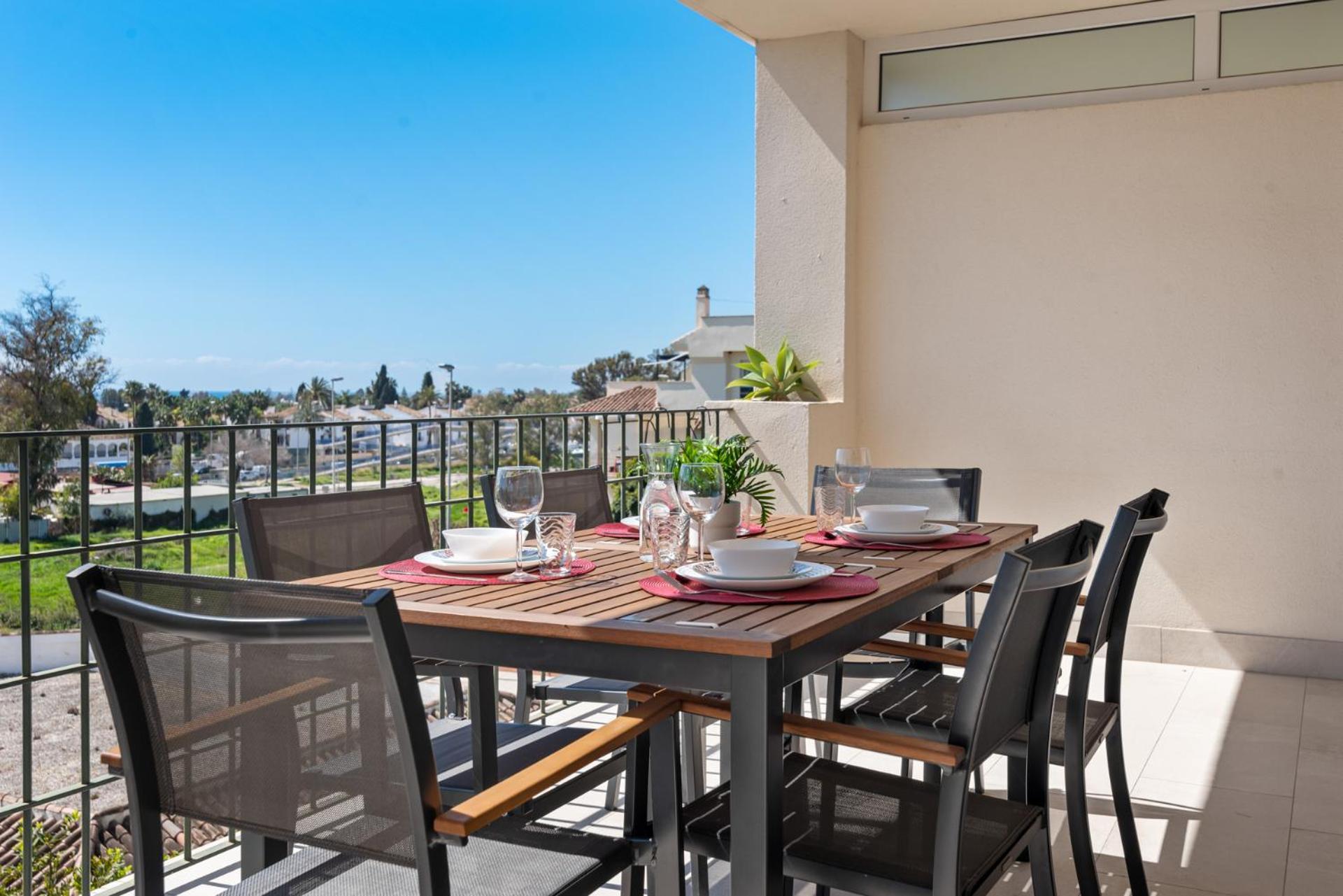 Lovely 2-bed 10 Mins Walk From Puerto Banus *
