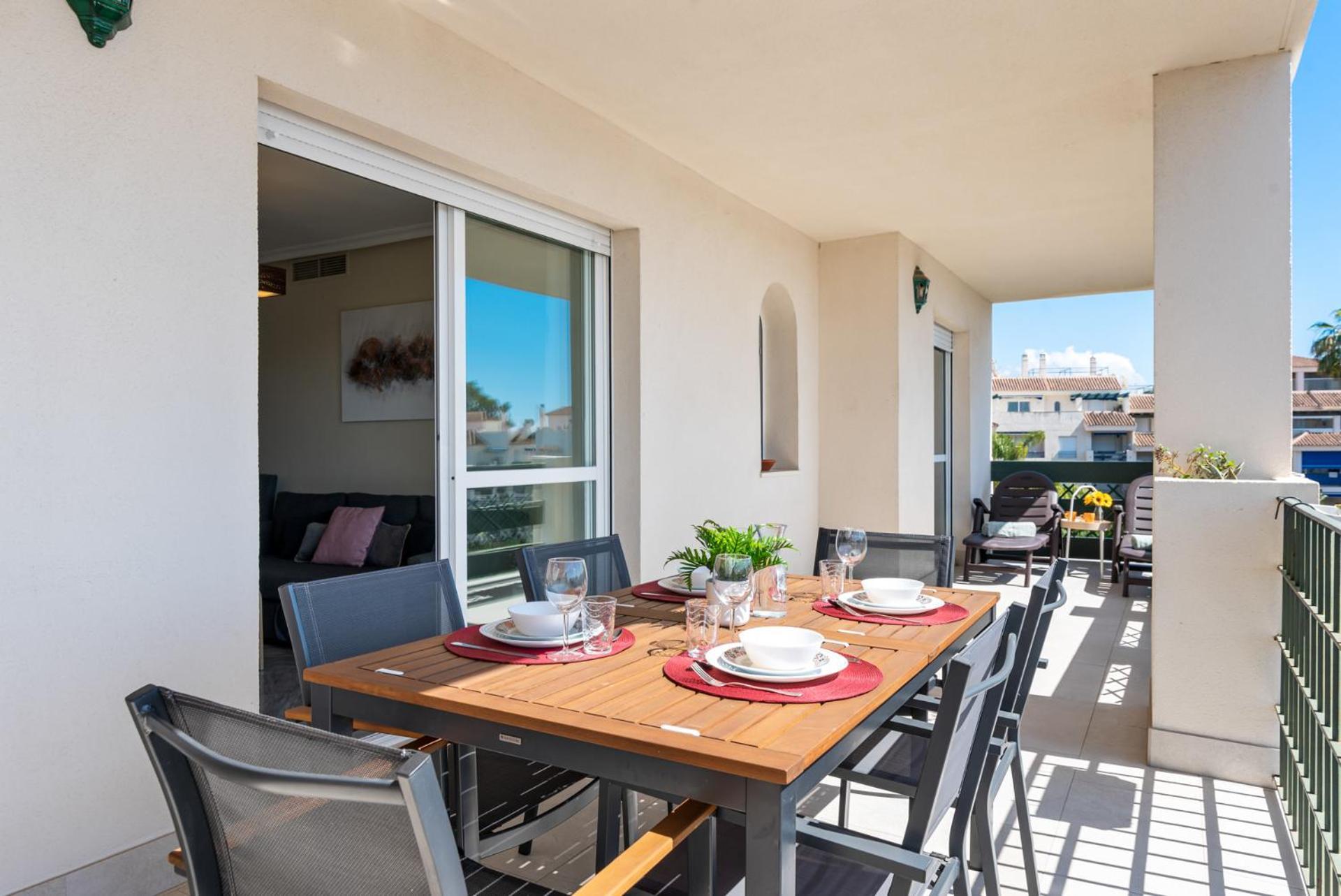 Lovely 2-bed 10 Mins Walk From Puerto Banus *