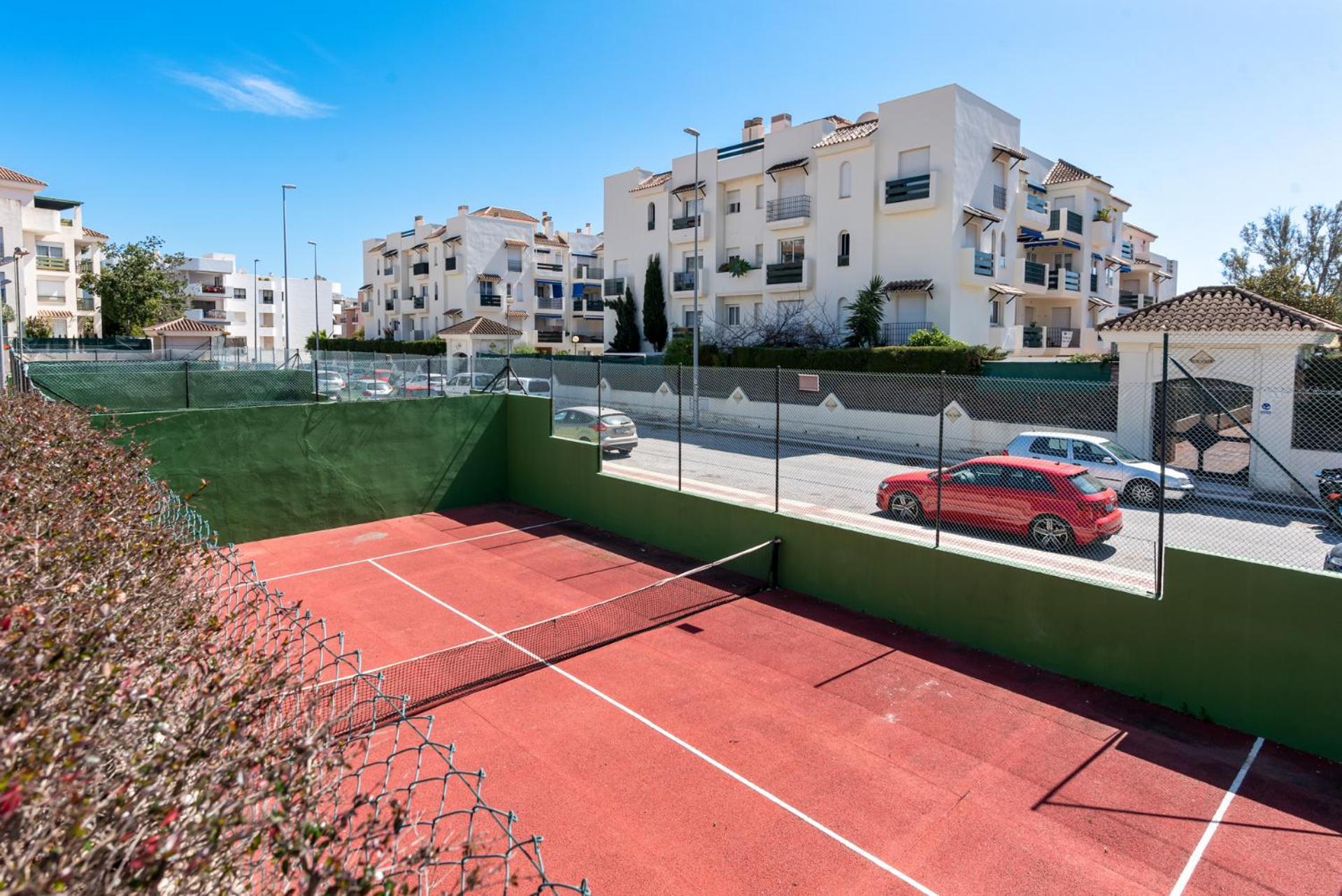 Lovely 2-bed 10 Mins Walk From Puerto Banus Appartement *