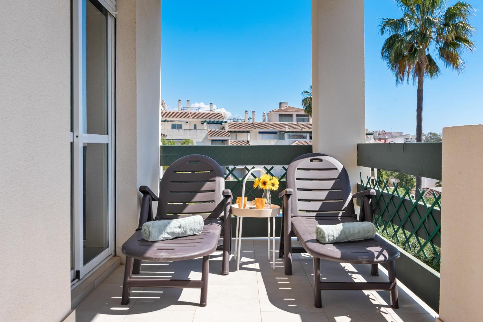 Lovely 2-bed 10 Mins Walk From Puerto Banus Appartement *