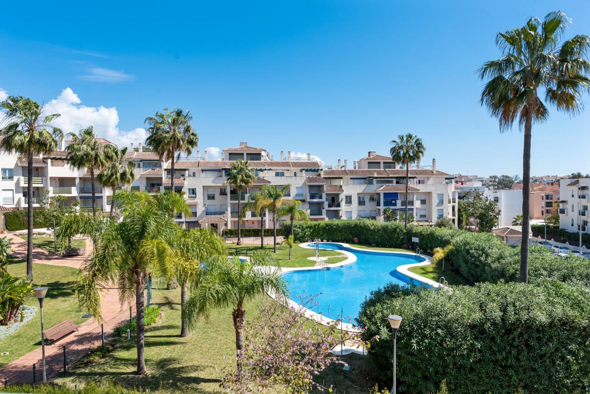 Lovely 2-bed 10 Mins Walk From Puerto Banus Appartement Marbella