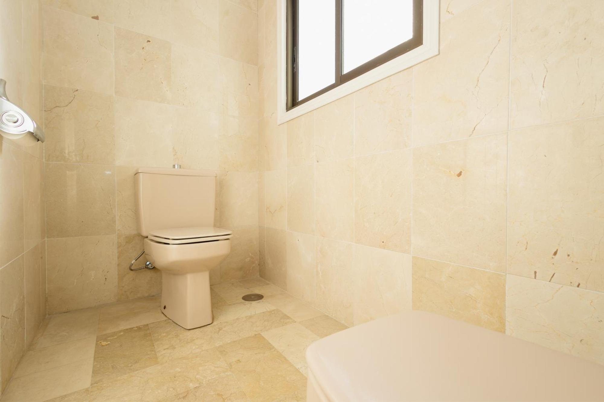 Villa Spacious House With Pool, Garden And Solarium In Chapas, *