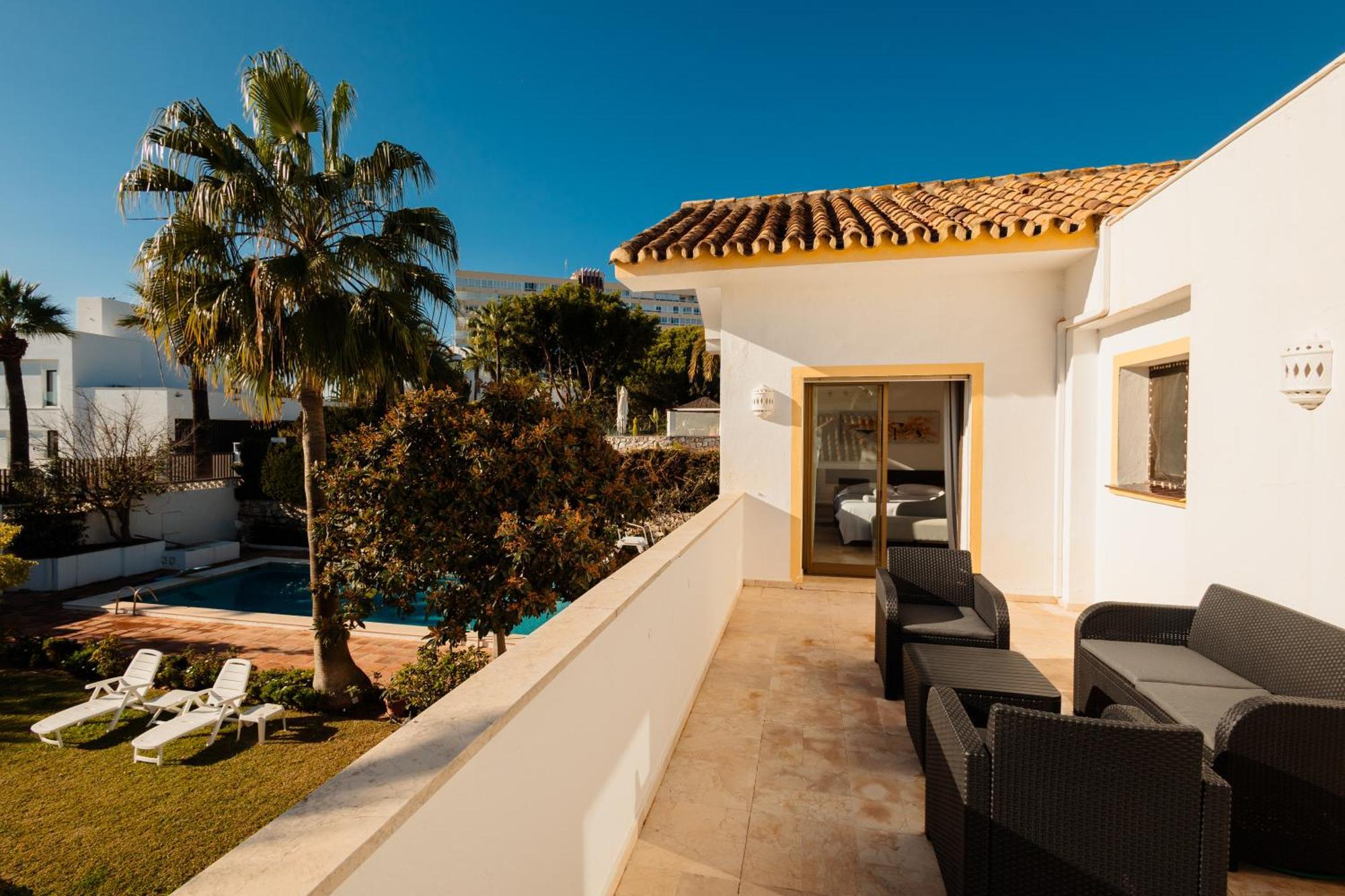 Spacious House With Pool, Garden And Solarium In Chapas, Marbella