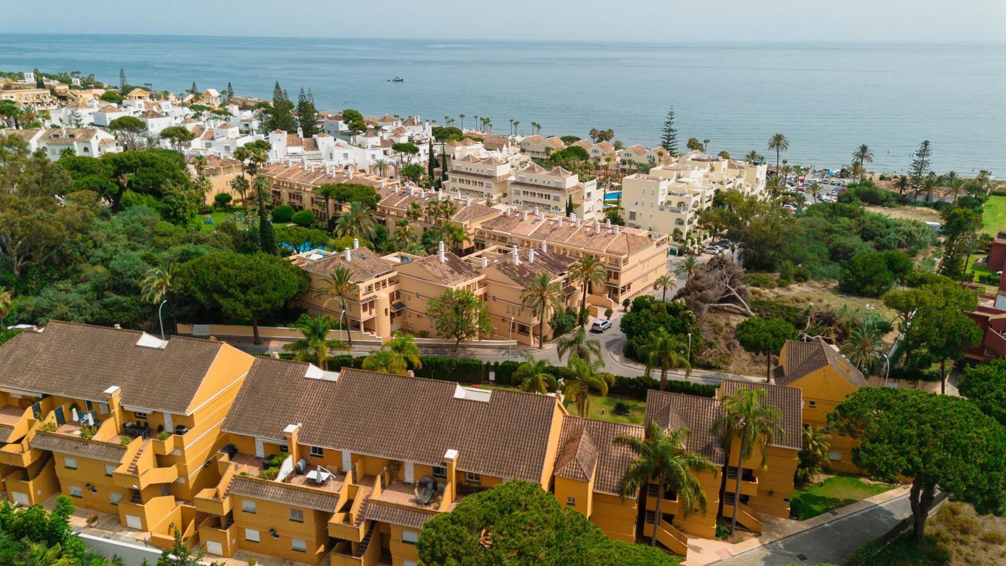 Apartment, Close To Beaches, Restaurants And Supermarkets, In Urb. Park Beach, Elviria Apartamento *