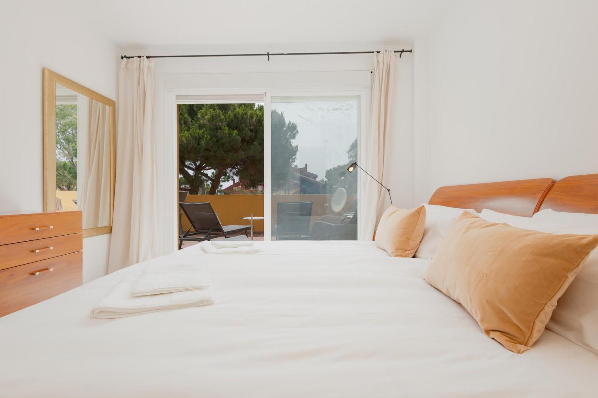 Apartamento Apartment, Close To Beaches, Restaurants And Supermarkets, In Urb. Park Beach, Elviria Marbella