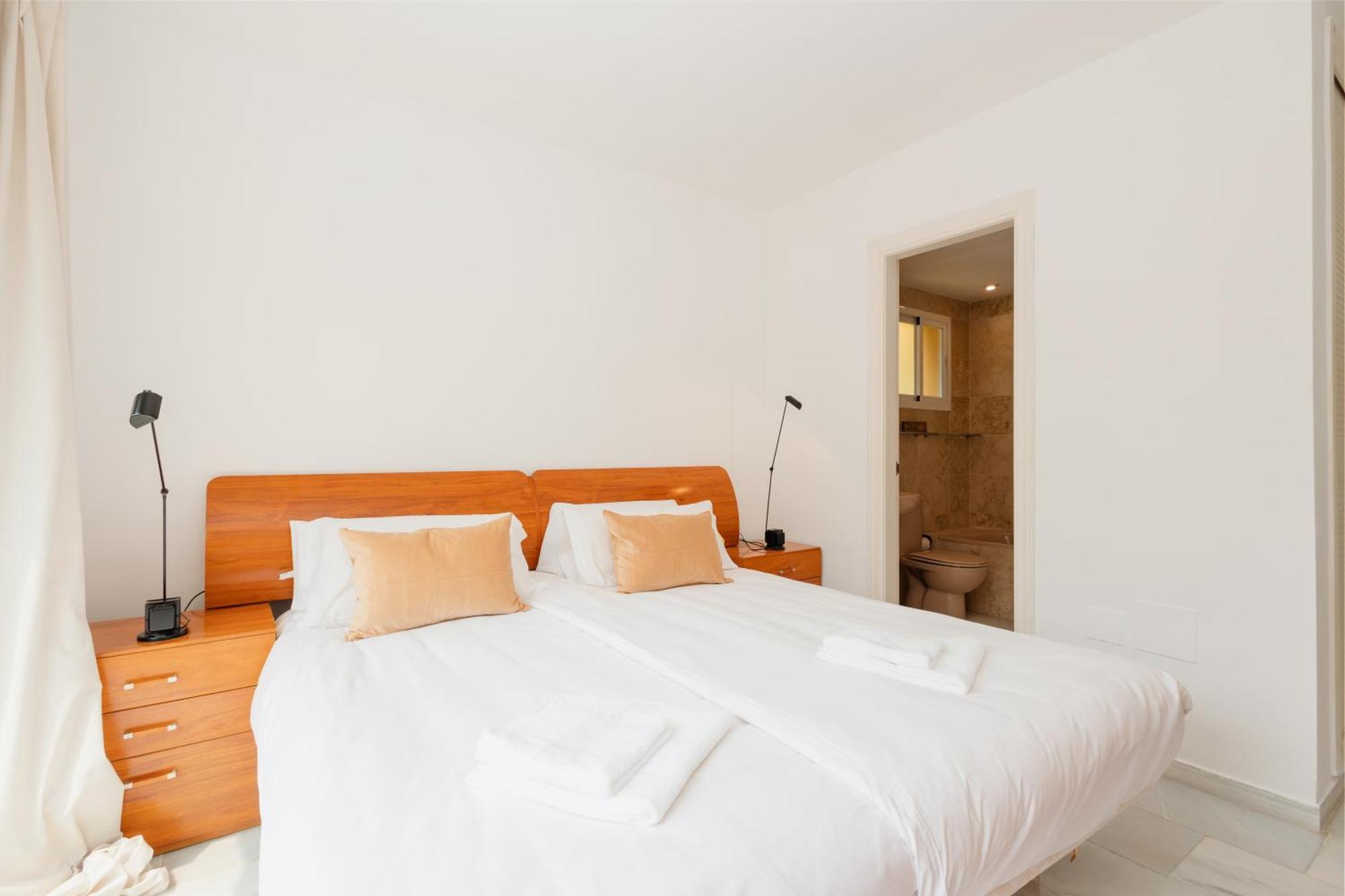 Apartment, Close To Beaches, Restaurants And Supermarkets, In Urb. Park Beach, Elviria Apartamento Marbella