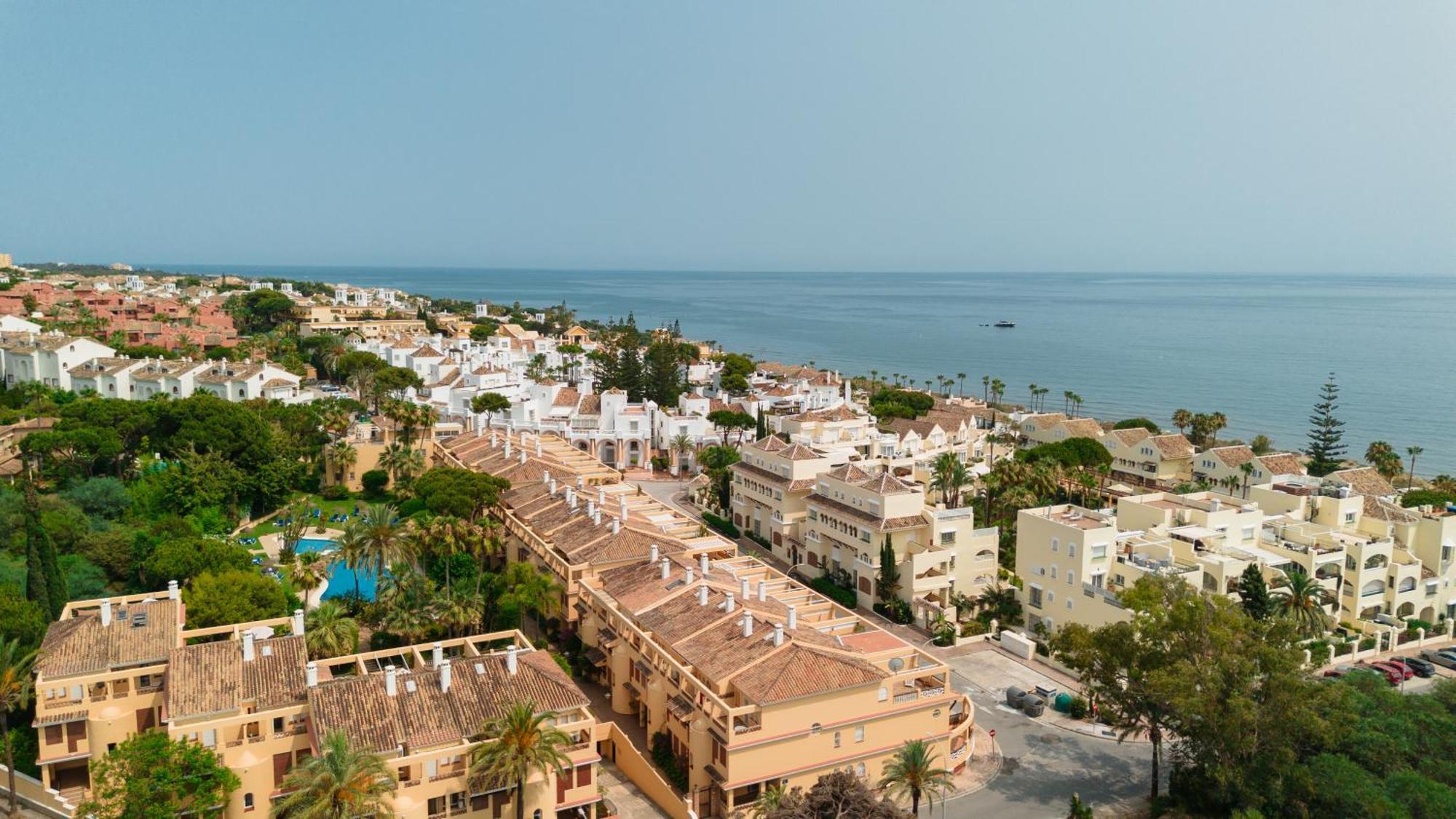 Apartamento Apartment, Close To Beaches, Restaurants And Supermarkets, In Urb. Park Beach, Elviria *