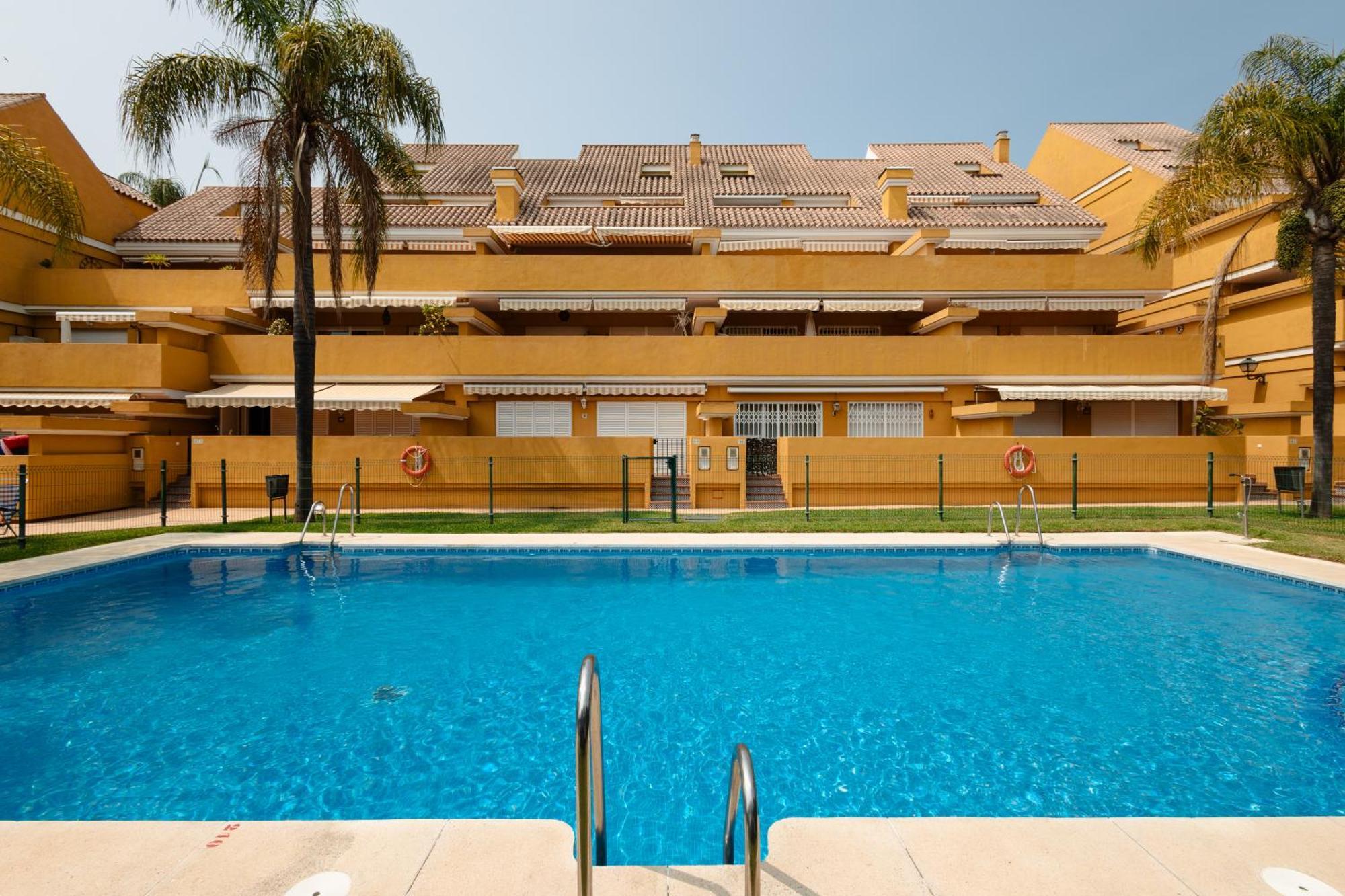 Apartment, Close To Beaches, Restaurants And Supermarkets, In Urb. Park Beach, Elviria Apartamento Marbella
