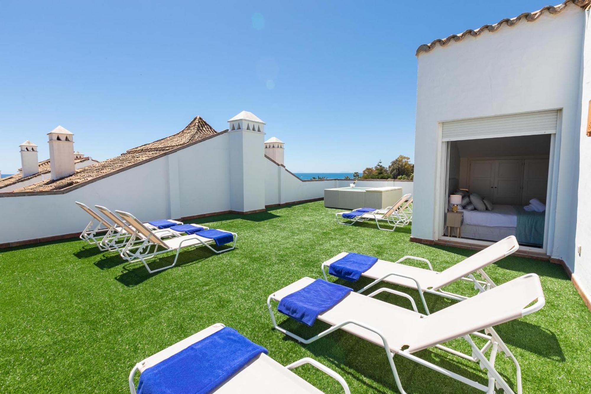 Apartment Vacation Marbella: Beachfront Duplex Penthouse With Sea View & Jacuzzi *