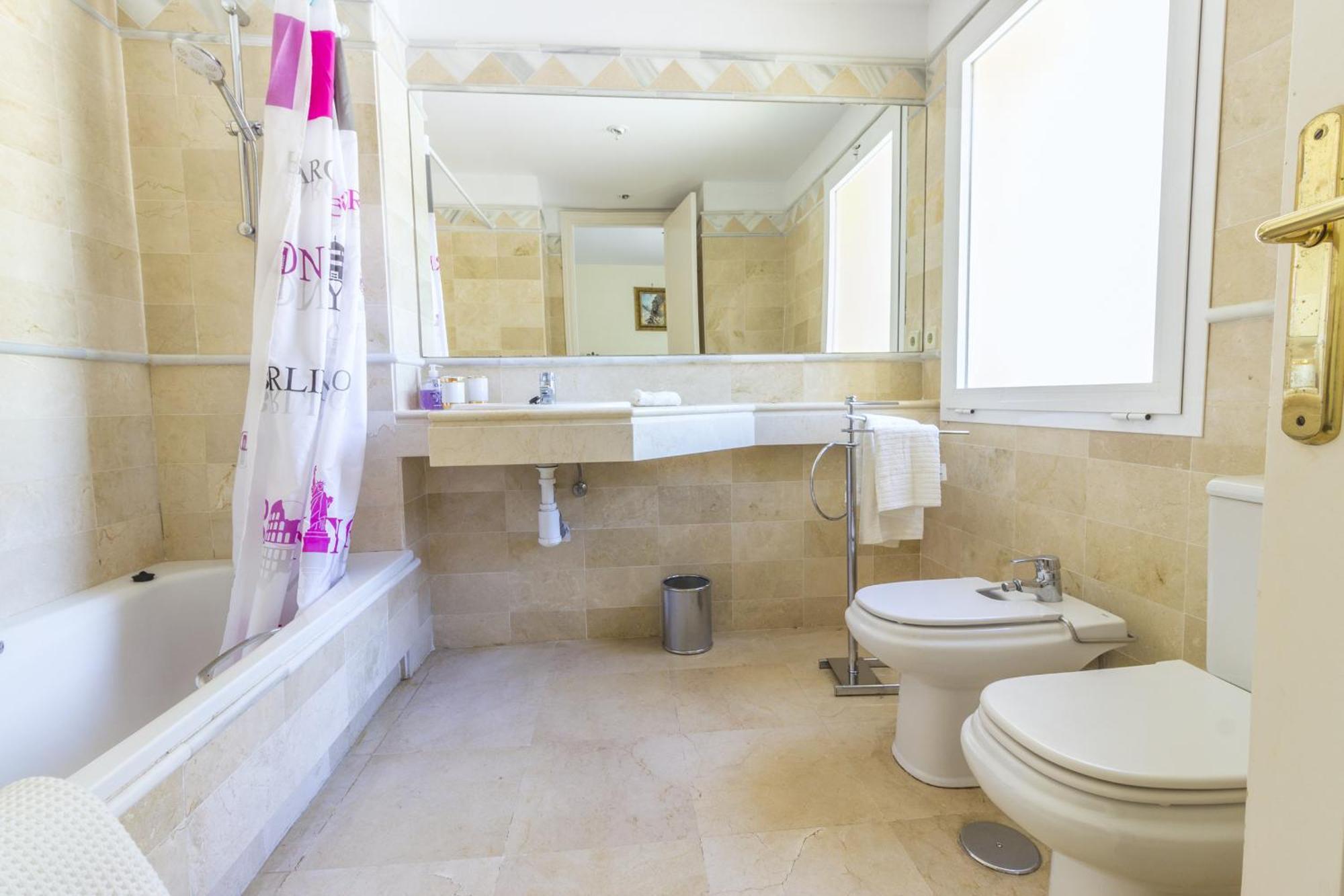 Apartment Cubo's Boutique Elviria Hills