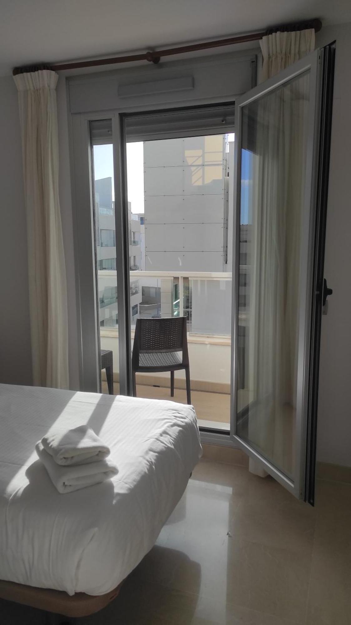 Deluxe 3 Bedroom By Aqua Apartments, *