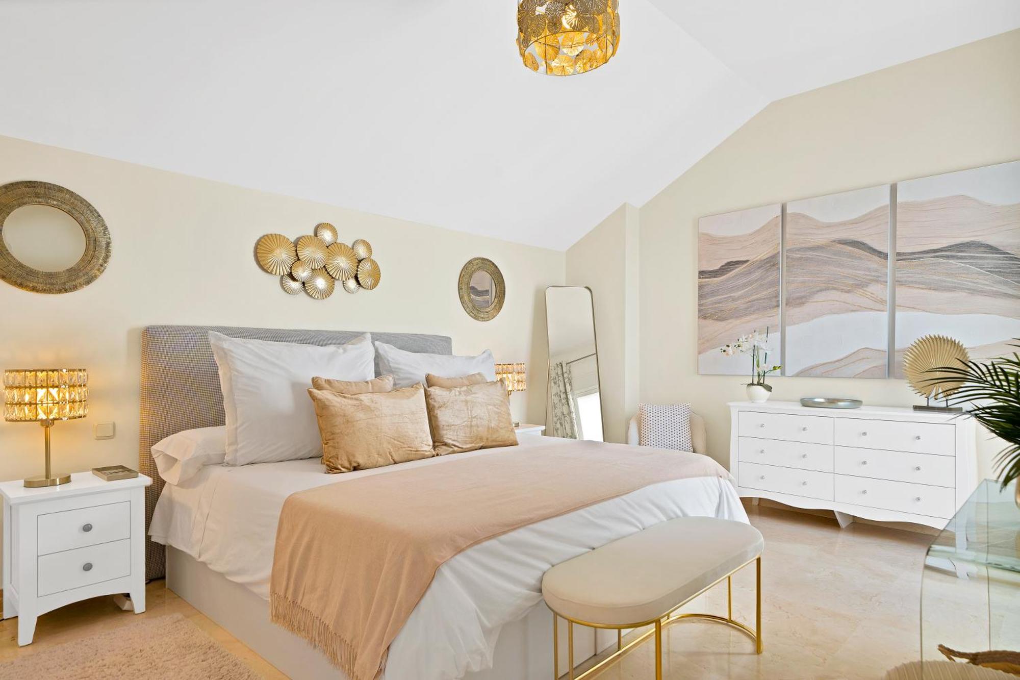 Apartment Luxury Penthouse With Sea Views In Marbella Golden Mile, Puente Romano Area