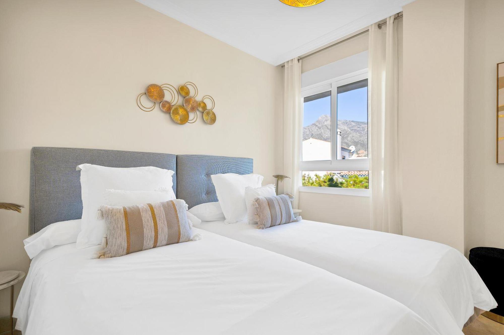 Apartment Luxury Penthouse With Sea Views In Marbella Golden Mile, Puente Romano Area *