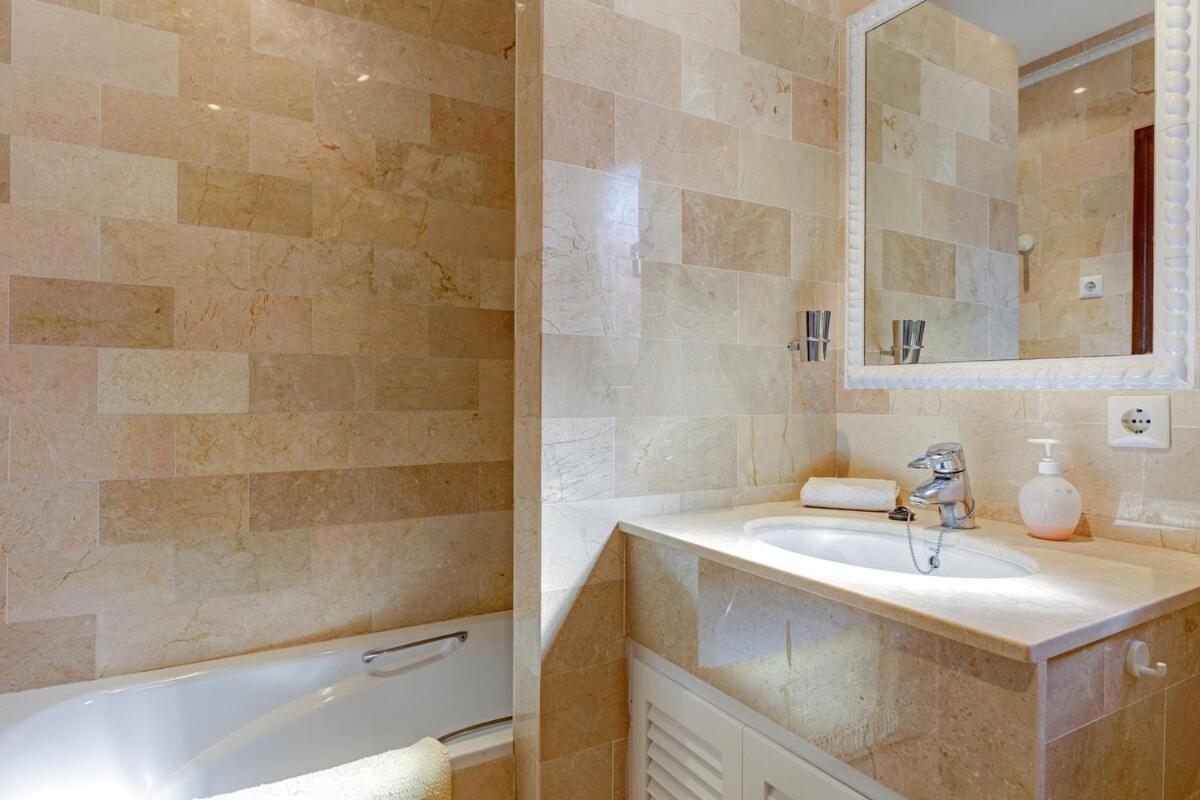 Casa Cumbre - 3 Bedroom * Marbella