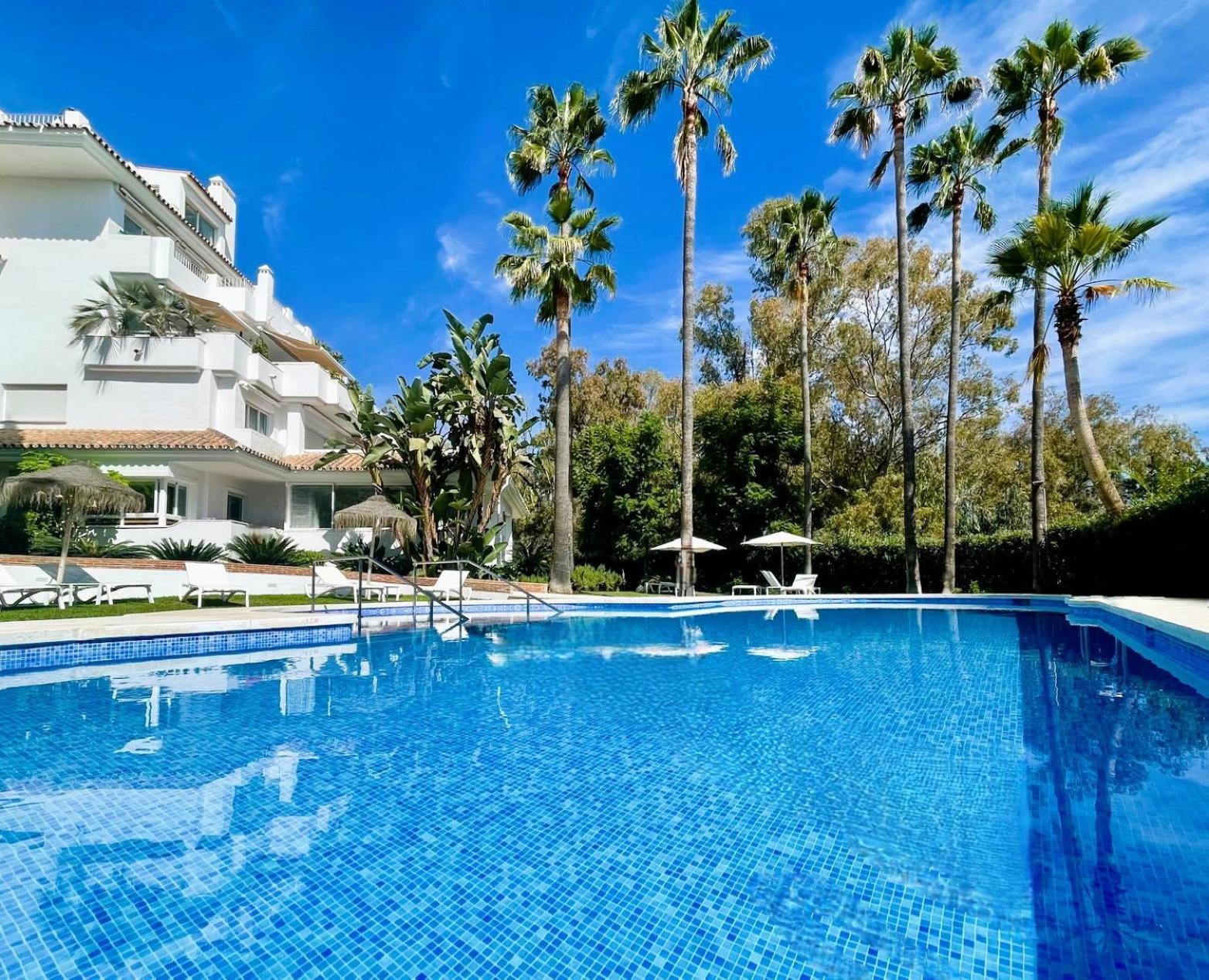 Apartment Luxury Penthouse With Sea Views In Marbella Golden Mile, Puente Romano Area