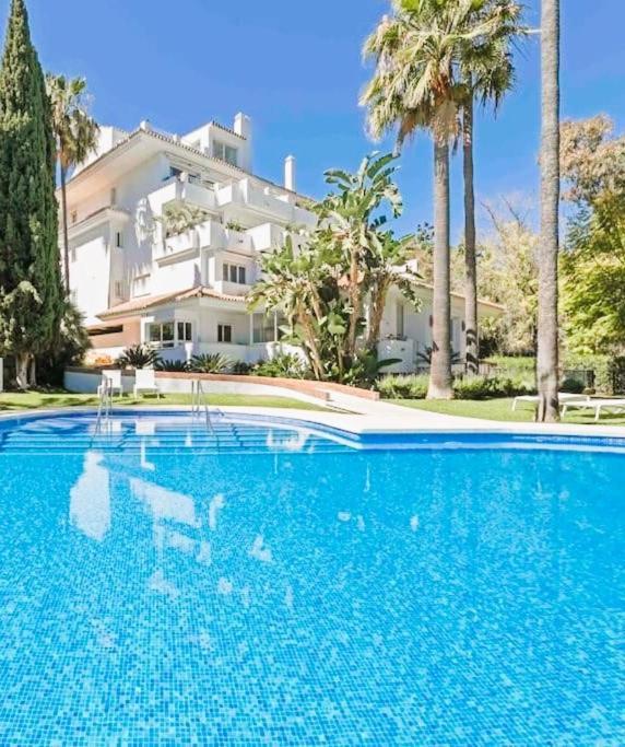 Luxury Penthouse With Sea Views In Marbella Golden Mile, Puente Romano Area