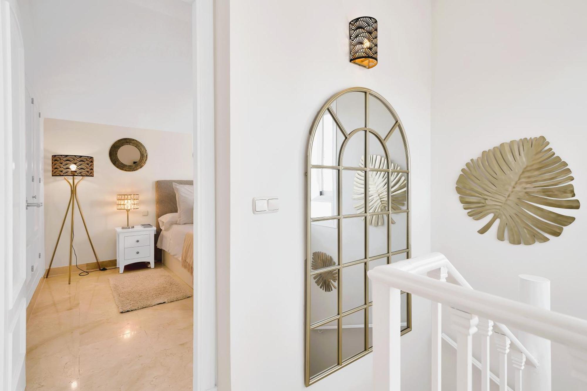 Apartment Luxury Penthouse With Sea Views In Marbella Golden Mile, Puente Romano Area *