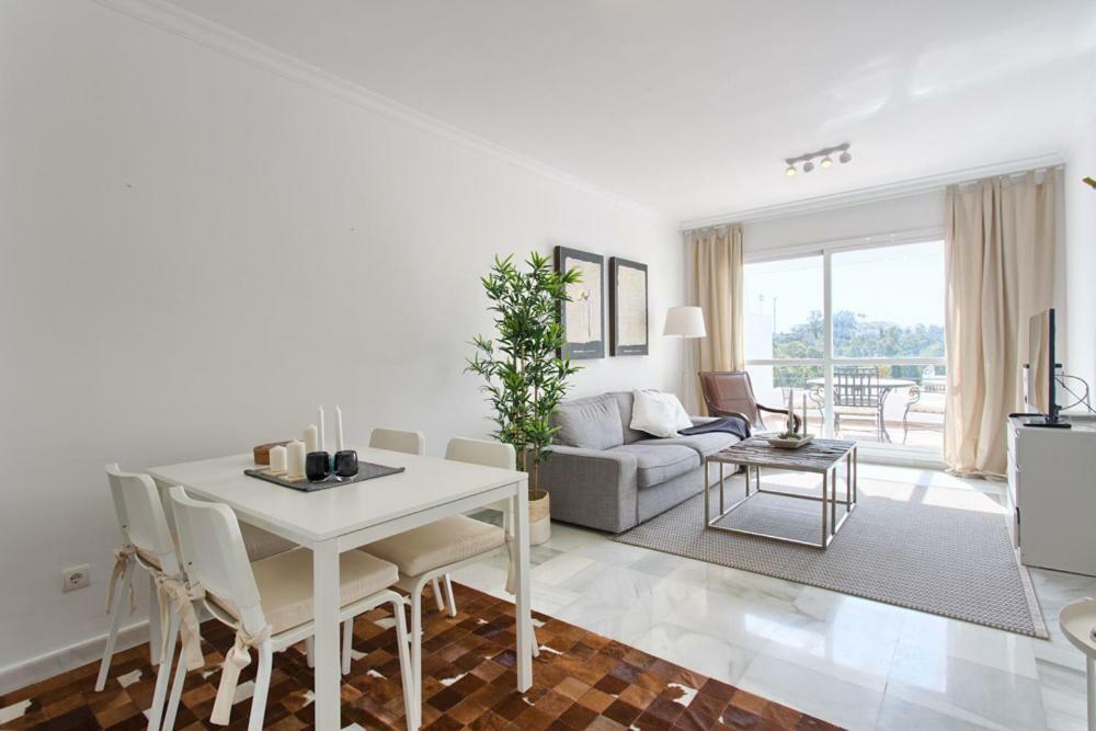 Senorio De Gonzaga Great 2 Bedroom With A Lovely Community Pool In The Heart Of Nueva Andalucia
