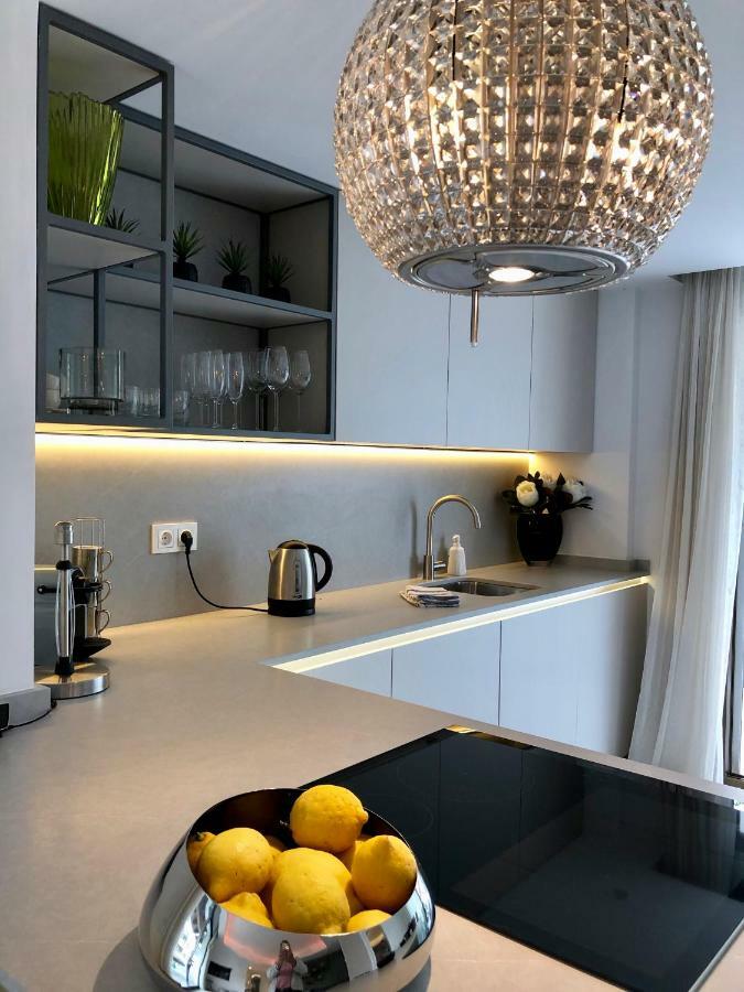 Luxury In La Isla, Walking Distance To Puerto Banus