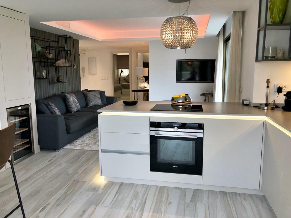 Luxury In La Isla, Walking Distance To Puerto Banus Apartment *
