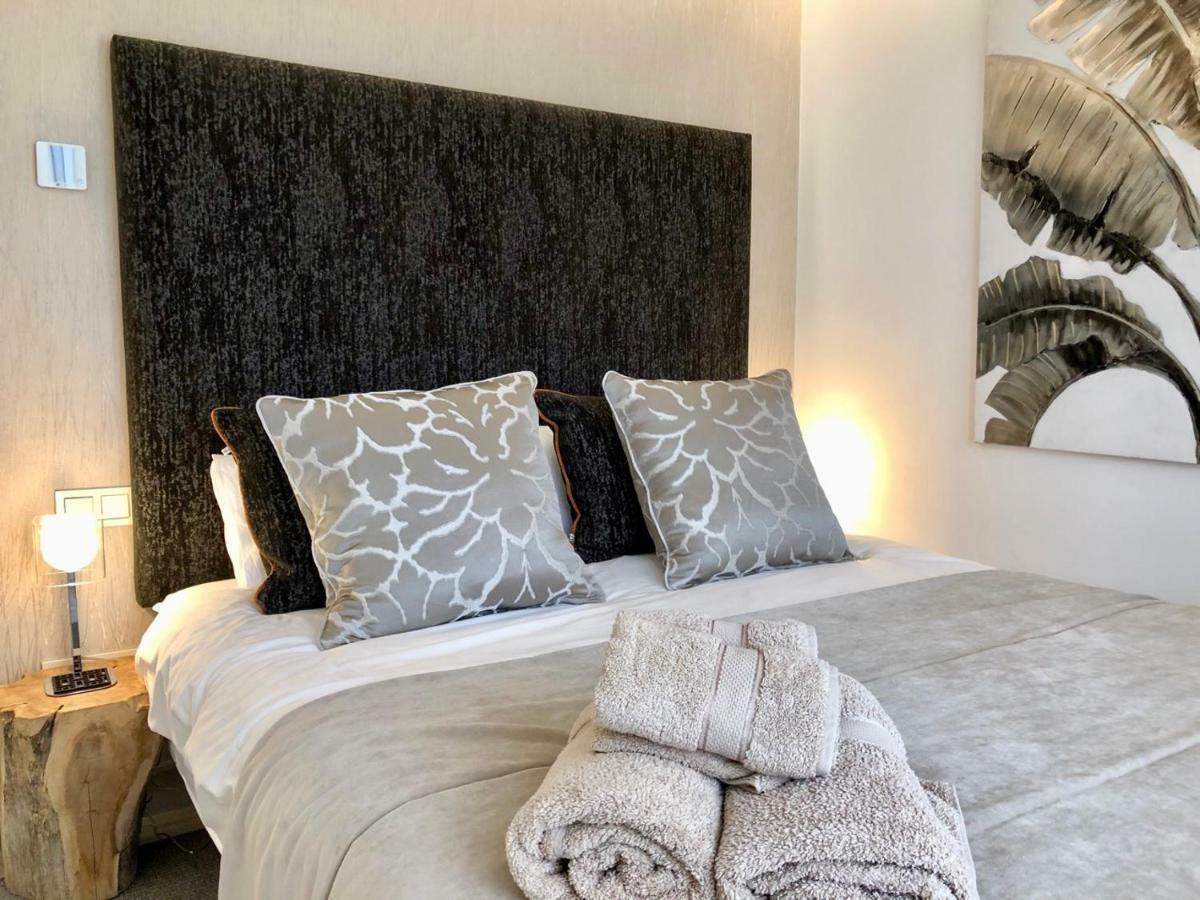 Apartment Luxury In La Isla, Walking Distance To Puerto Banus