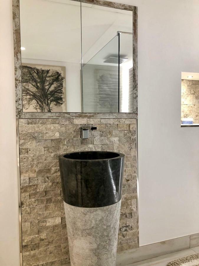 Luxury In La Isla, Walking Distance To Puerto Banus Apartment
