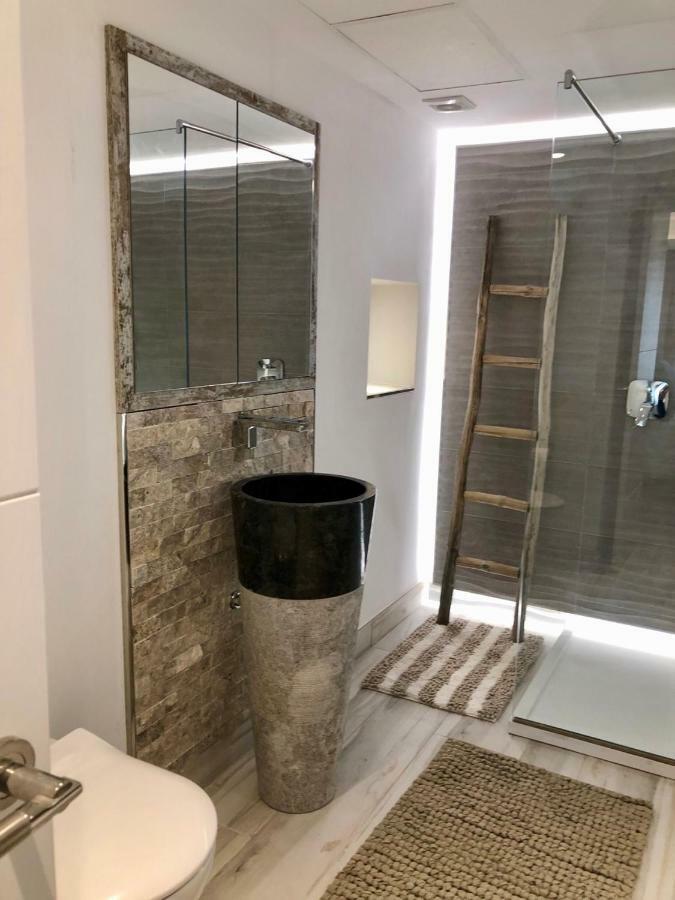 Luxury In La Isla, Walking Distance To Puerto Banus Apartment