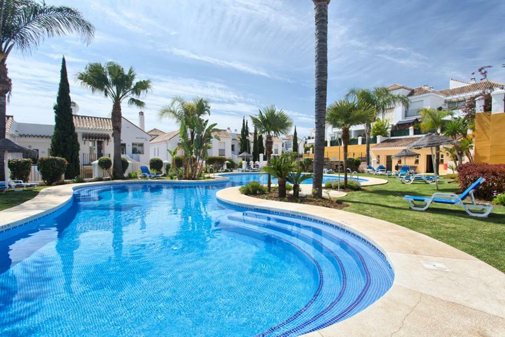 Senorio De Gonzaga Great 2 Bedroom With A Lovely Community Pool In The Heart Of Nueva Andalucia Apartment