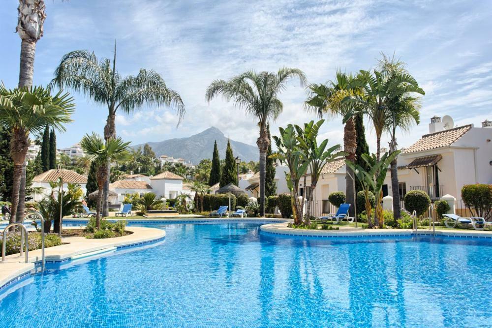 Senorio De Gonzaga Great 2 Bedroom With A Lovely Community Pool In The Heart Of Nueva Andalucia Marbella